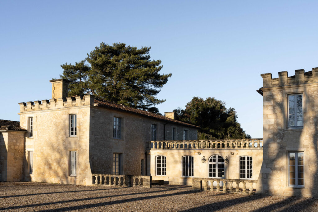Chateau de Ferrand et sa cour d'honneur